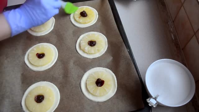 Ananasy w cieście francuskim