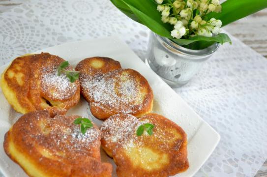 Racuchy drożdżowe z bananami